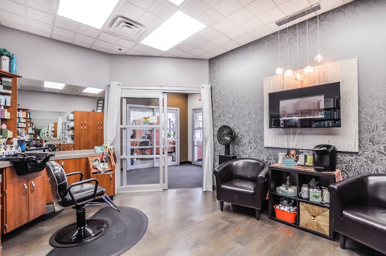 Sola Salon Studios Shoppes On Maine interior view