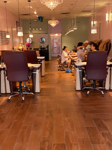 Dk Nails interior view