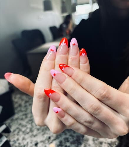 Lvy Nails Chanhassen interior view