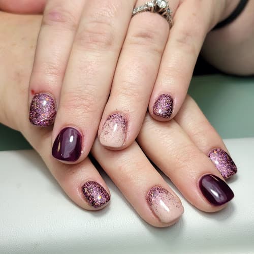 Em Nailz interior view