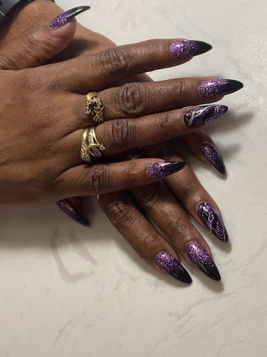 Luxury Nails interior view