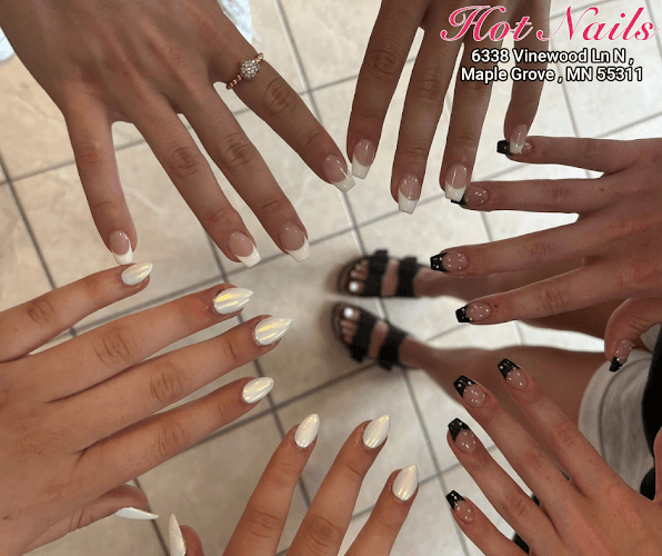 Hot Nails Maple Grove interior view