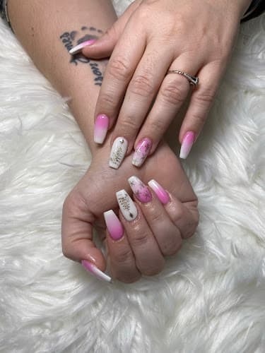 Nails 4 You interior view
