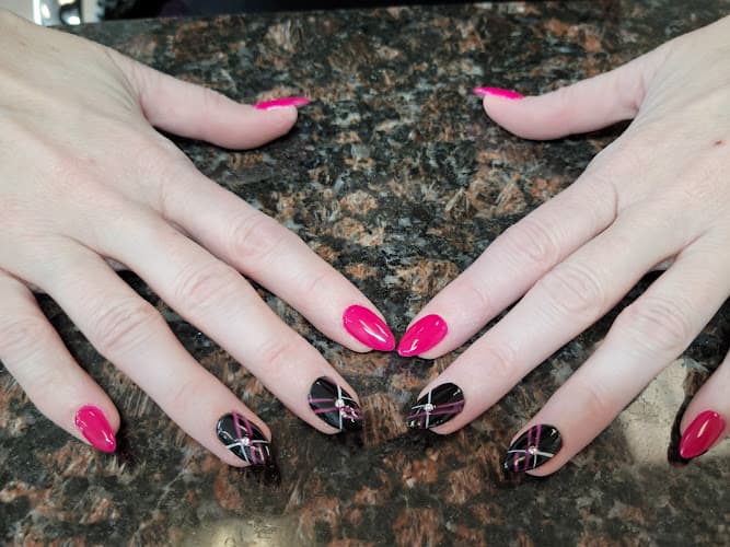 Daisy Nails New Hope interior view