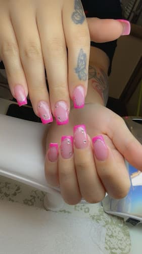 Nails By Yovy interior view