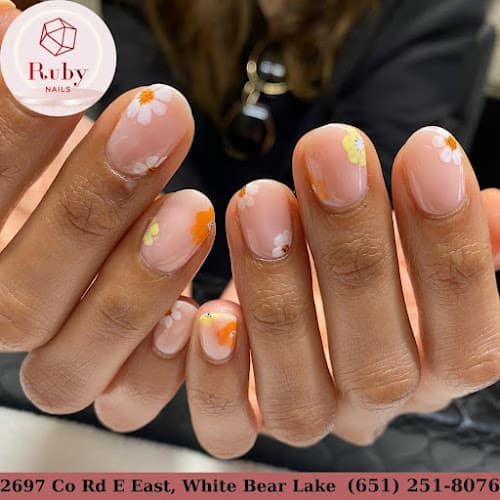 Ruby Nails interior view