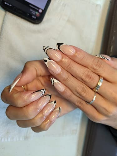 Infinity Nails interior view