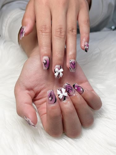 Daisy Nails And Spa Woodbury interior view