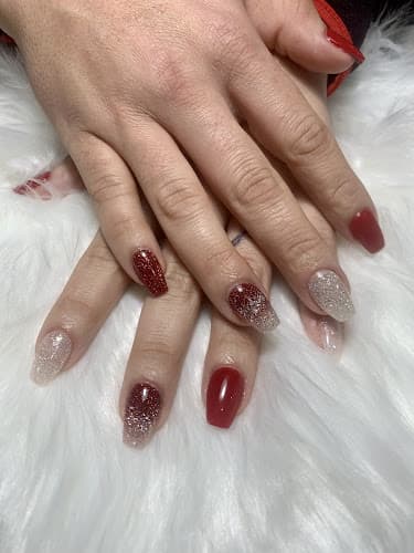 J Nails interior view