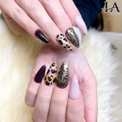 La Nails interior view