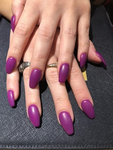 Bliss Nails Wayzata interior view