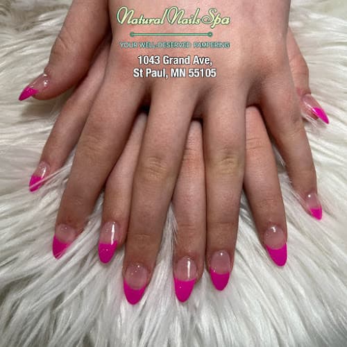 Natural Nails Spa interior view
