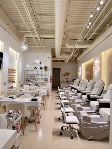 Ido Nails interior view