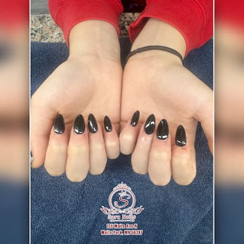 Sara Nails interior view
