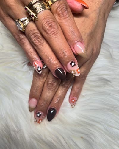 Daisy Nails interior view