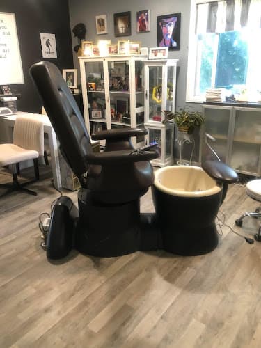 Nailjules interior view