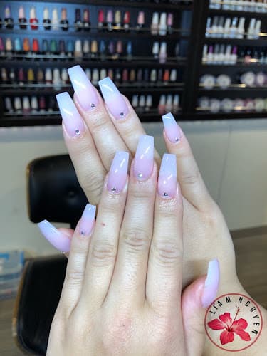 Mahalo Nails Spa interior view