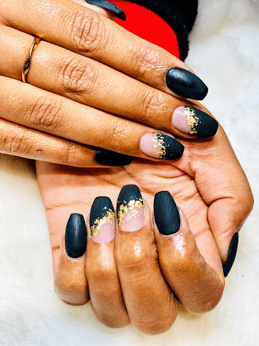 Envy Nails Uptown interior view