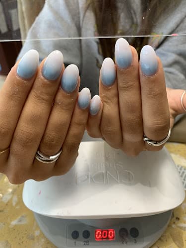 La Nails Vadnais Heights interior view