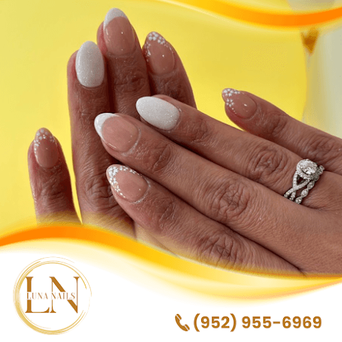 Luna Nails interior view