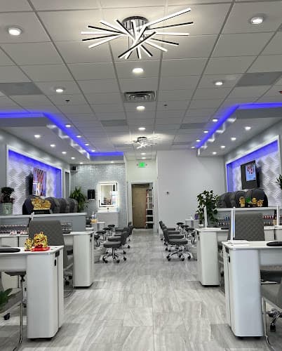 T Luxe Nails And Spa interior view