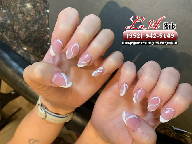 L A Nails interior view